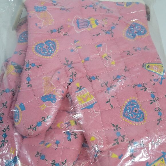 Vintage Magnetic Oven Mitts & Potholders Set Wolf Manufacturing 1950s Pink - Picture 5 of 8